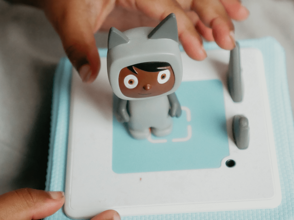 Gray with Dark Hue Creative-Tonie