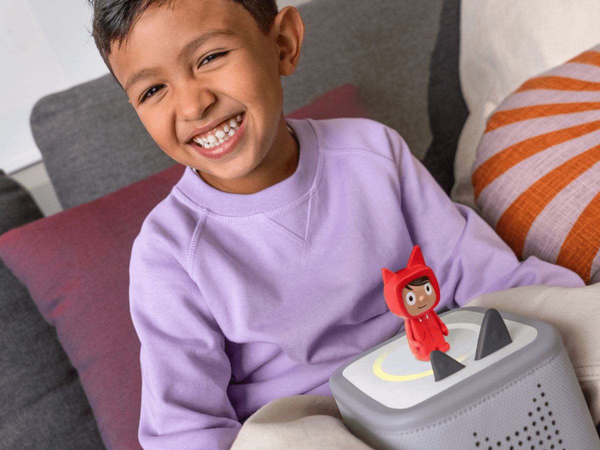 Red with Medium Hue Creative-Tonie